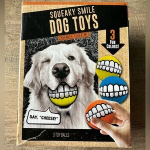 Squeaky Smile Dog Toys 3 Toy Balls. SAY CHEESE!!!
